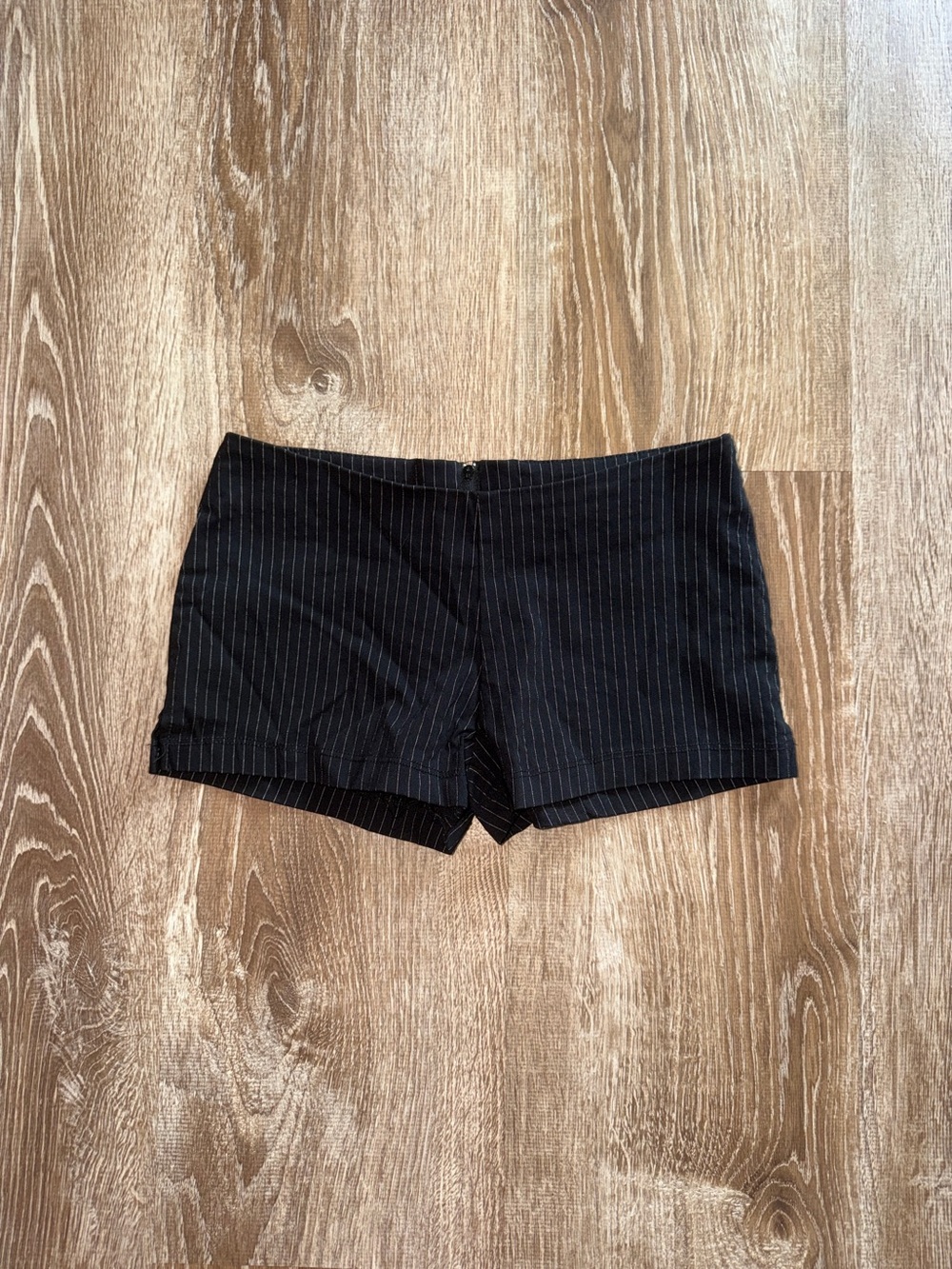 Vintage Y2K Women's Black Pinstripe Tailored Shorts